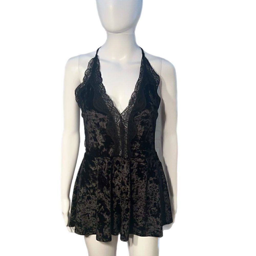 Express Black Velvet Romper NWT - Picture 6 of 15